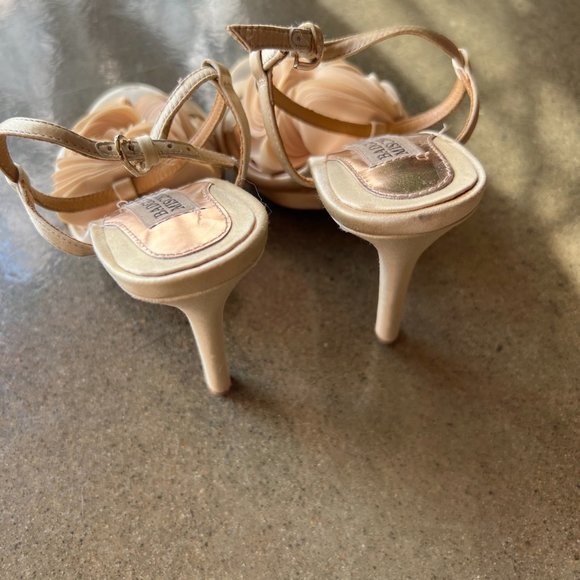Badgley Mischka Women's Nude Floral Heel - Picture 4 of 5